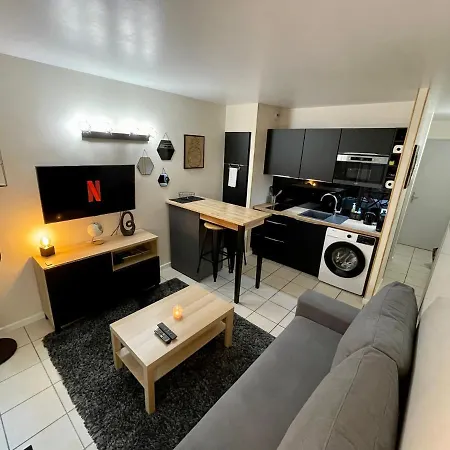 Studio Centre Tram & Parking *